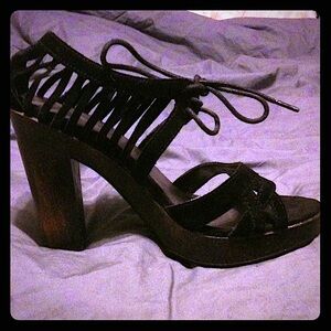 💙DECREE SUEDE PLATFORMS💙